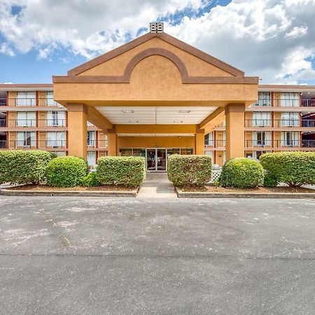 Budgetel Inn & Suites Forest Park Exterior foto